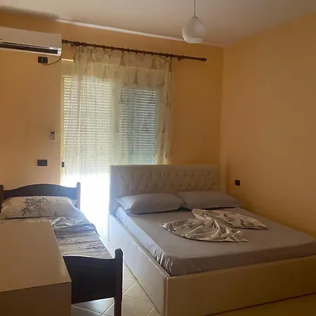 Kiara's * Vlorë
